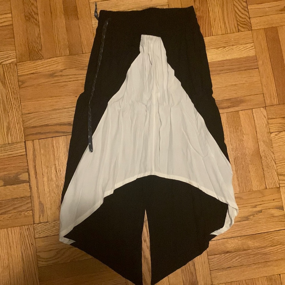 Black and white elastic waist skirt